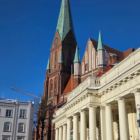 Altstadt Beim Schlossgarten Апартаменты Шверин